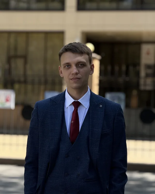 Банкротство индивидуального предпринимателя: юрист у здания арбитражного суда, Краснодар